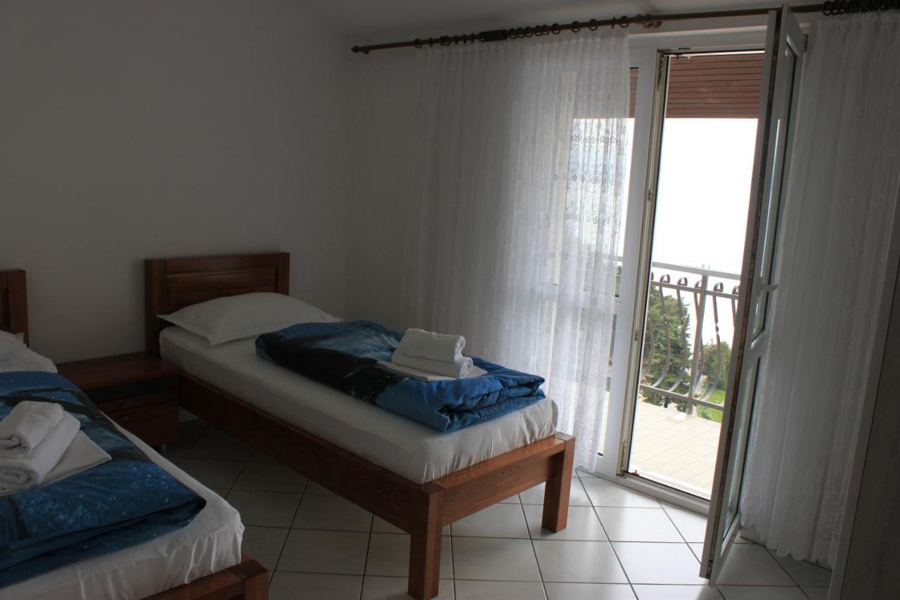 אומיס Pile Apartments 8 מראה חיצוני תמונה