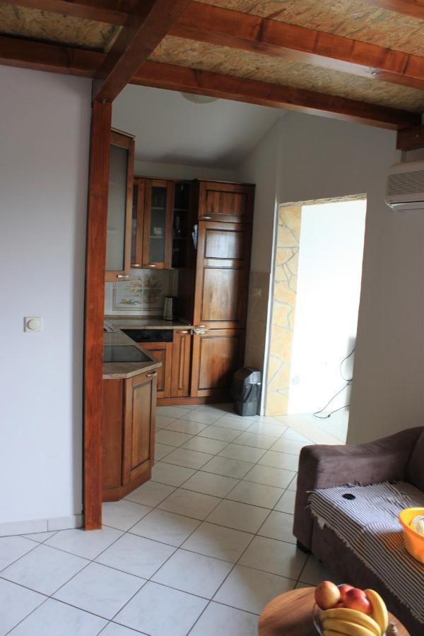 אומיס Pile Apartments 8 מראה חיצוני תמונה